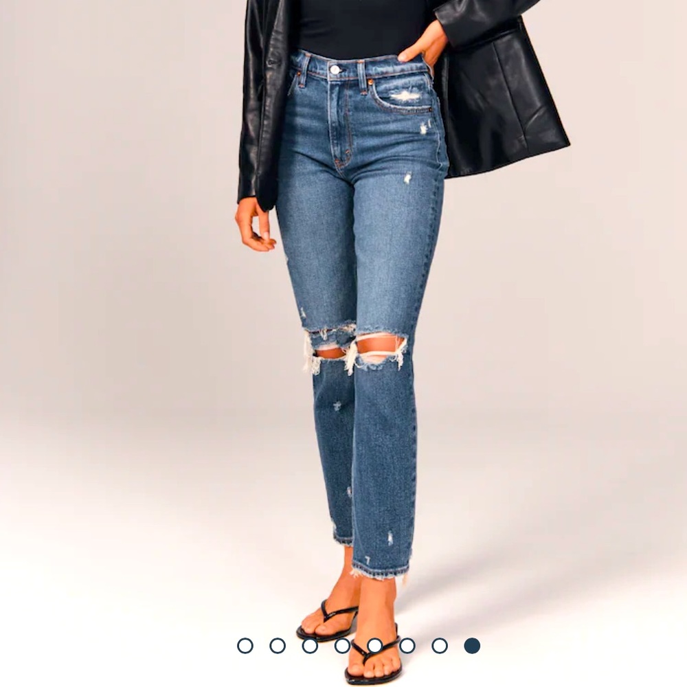 Abercrombie The Mom High Rise Jeans 26 / 2 R ankle distressed ripped knees